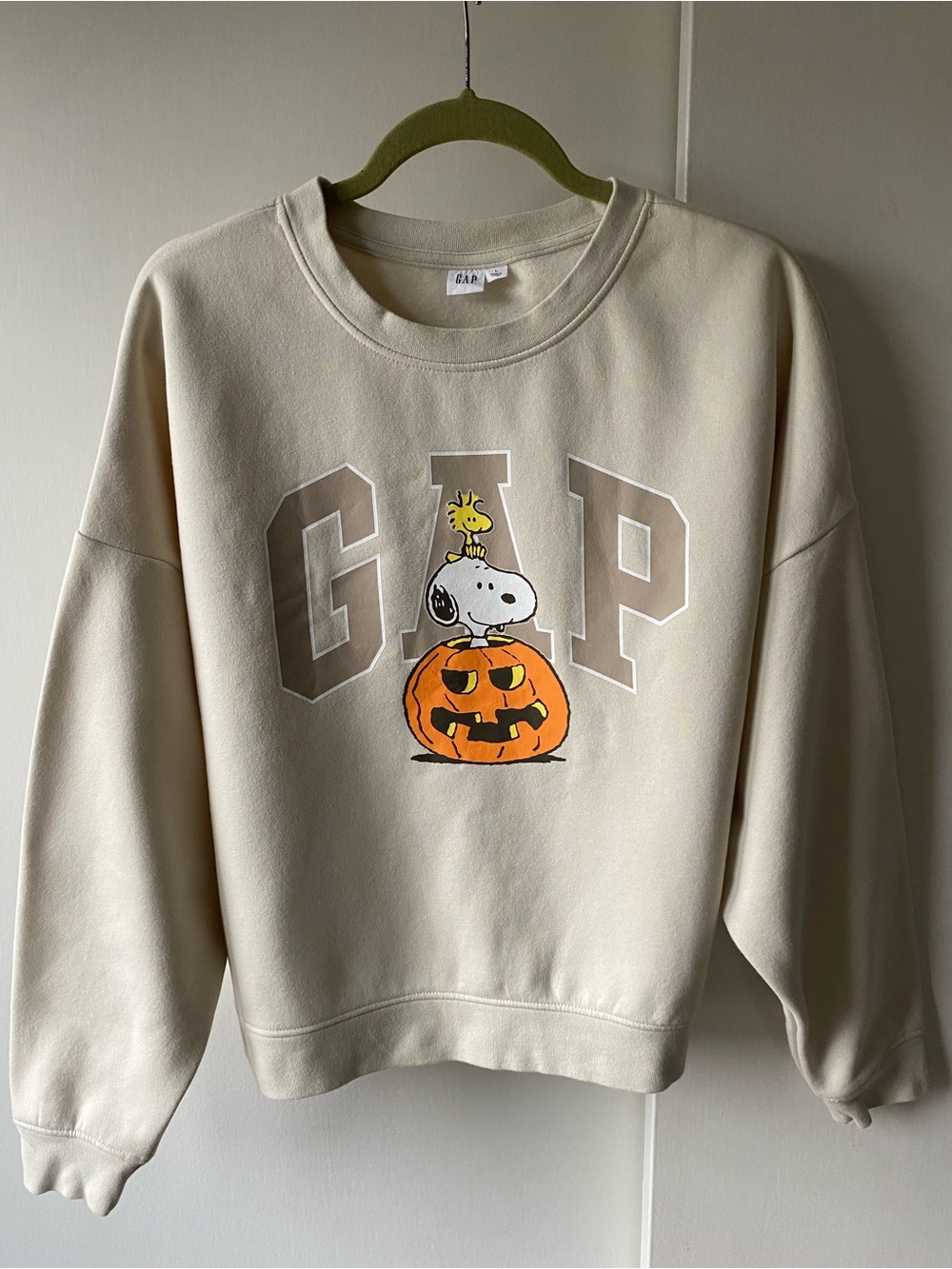 Gap Peanuts Halloween Sweatshirt Size Large Oversized Cropped EUC Beige Snoopy - Picture 2 of 16